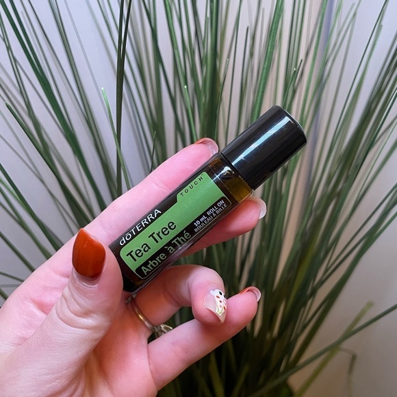 DōTERRA- Tea Tree Touch Essential Oil Roll On - Picture 2 of 7